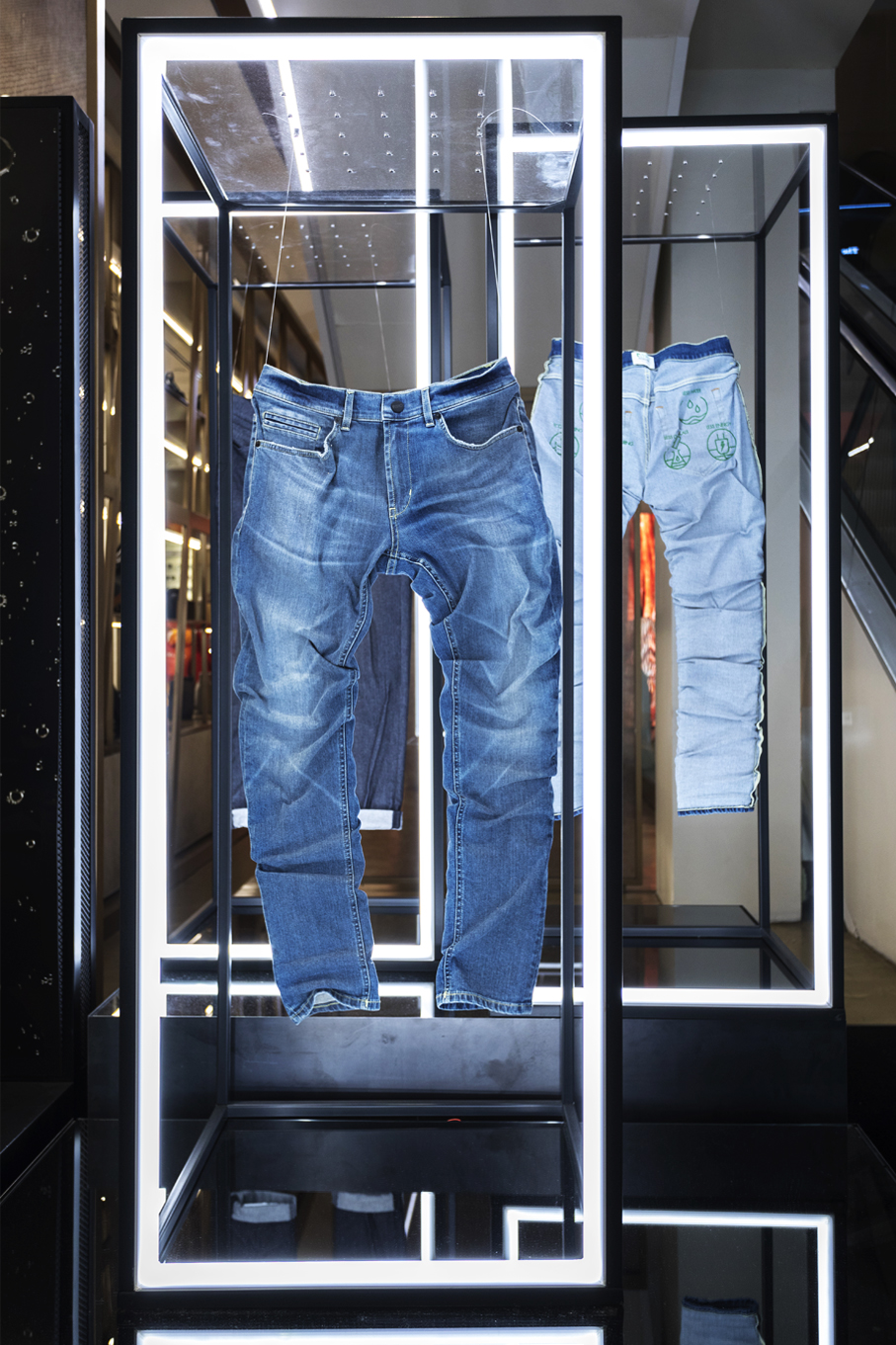 DONDUP / EL CORTE INGLES — Showcase Installation & Shop-in-Shop Showcase Installation & Shop-in-Shop image 6