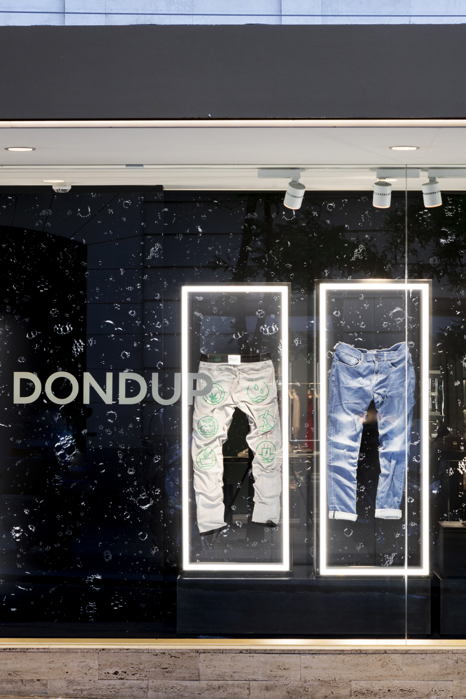 DONDUP / EL CORTE INGLES — Showcase Installation & Shop-in-Shop Showcase Installation & Shop-in-Shop image 8